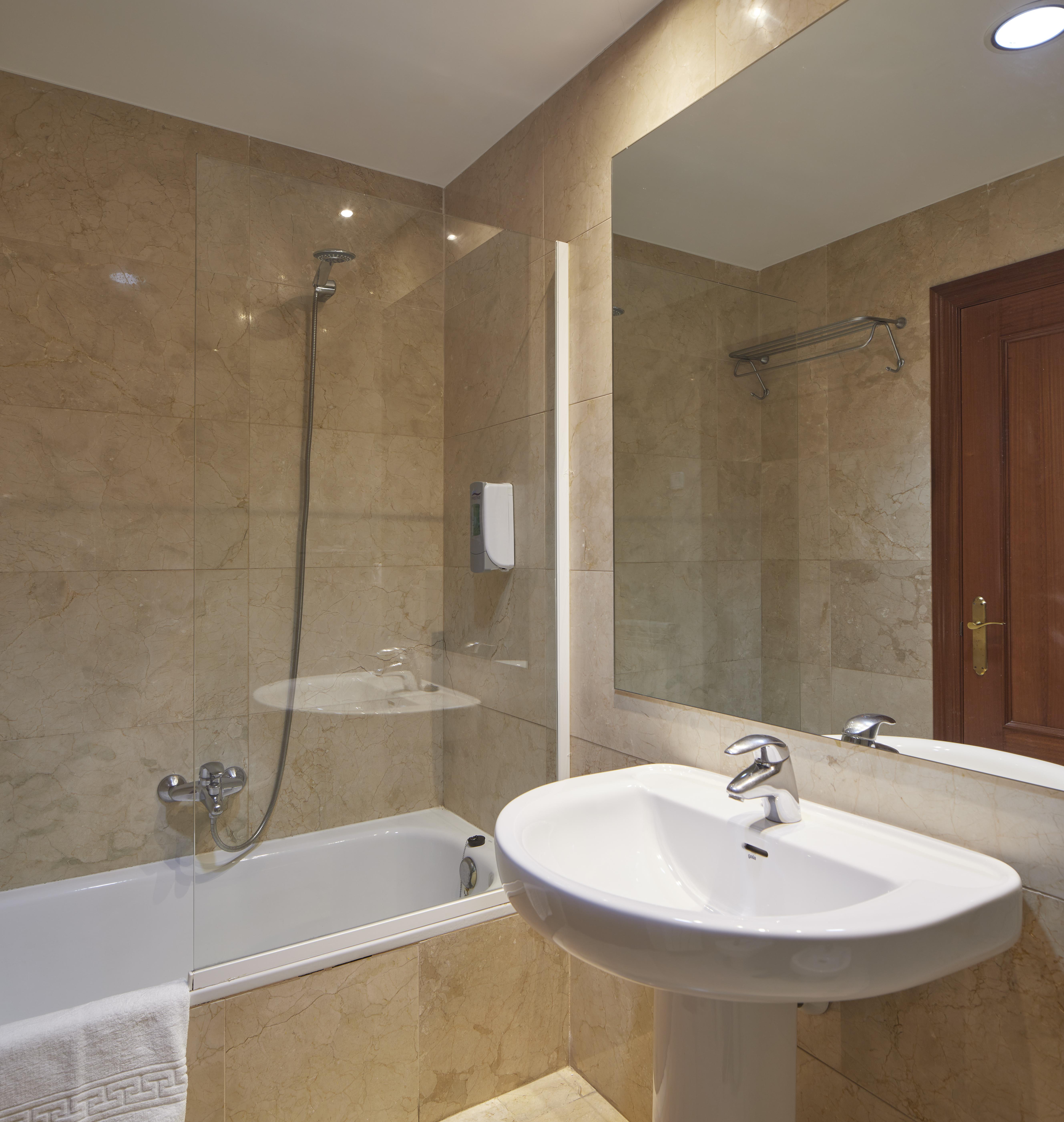 Iraipe Logrono Hotel المظهر الخارجي الصورة