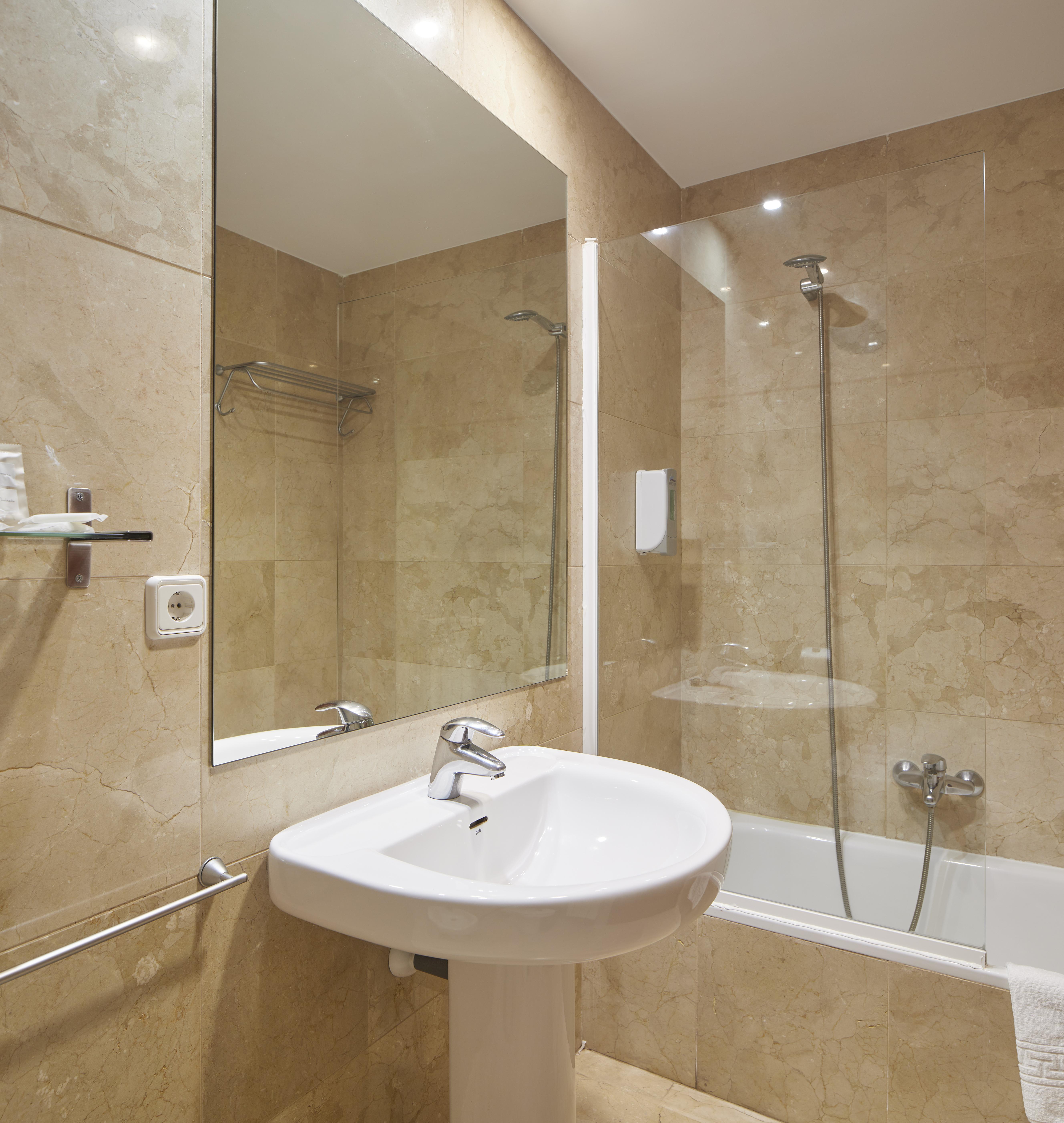Iraipe Logrono Hotel المظهر الخارجي الصورة